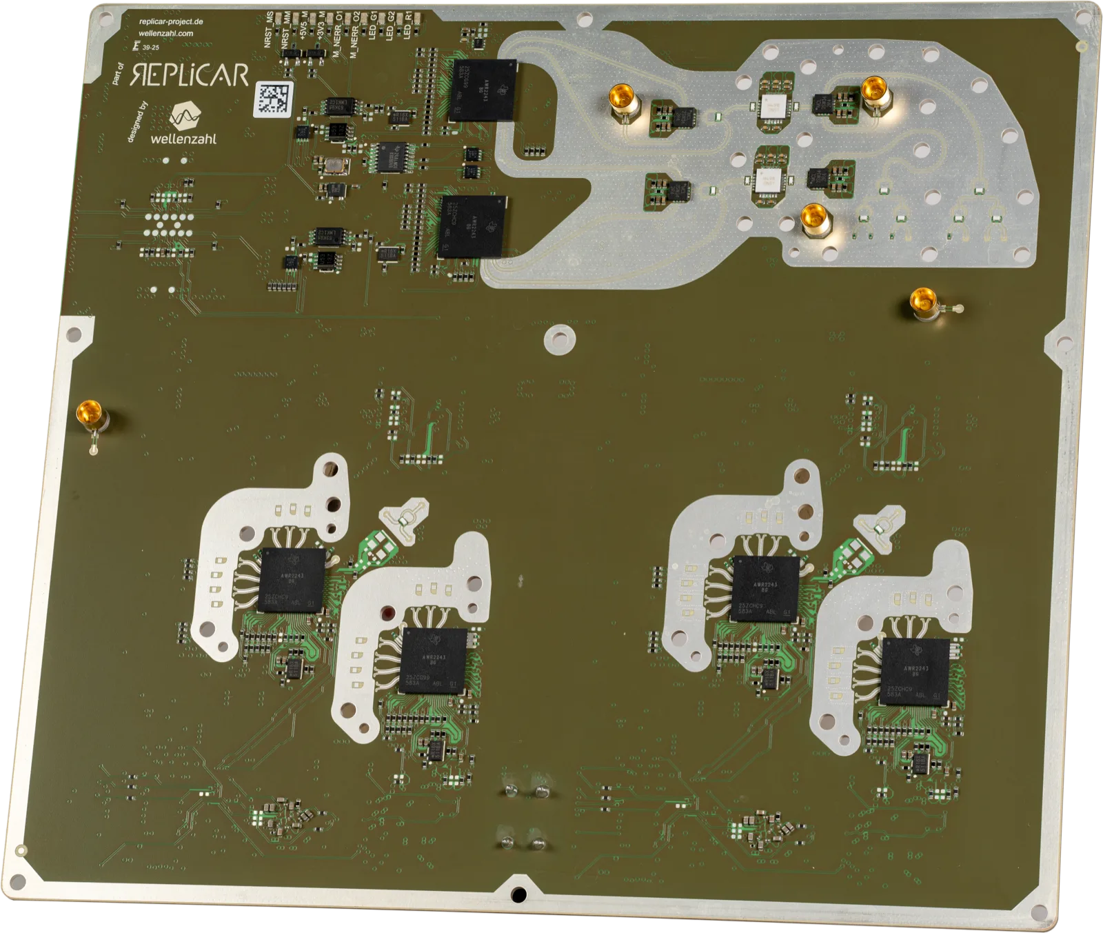Funktionsdemonstrator v2 — cascaded AWR2243 radar PCB with patch antenna arrays